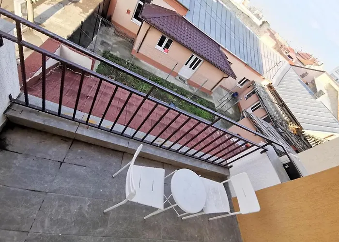 Violet Apartment-Brilliant Apartments